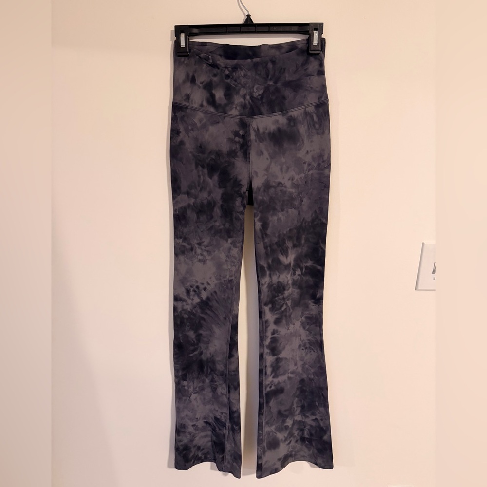 LIKE NEW Lululemon High Rise Flare Leg Athletic Pant